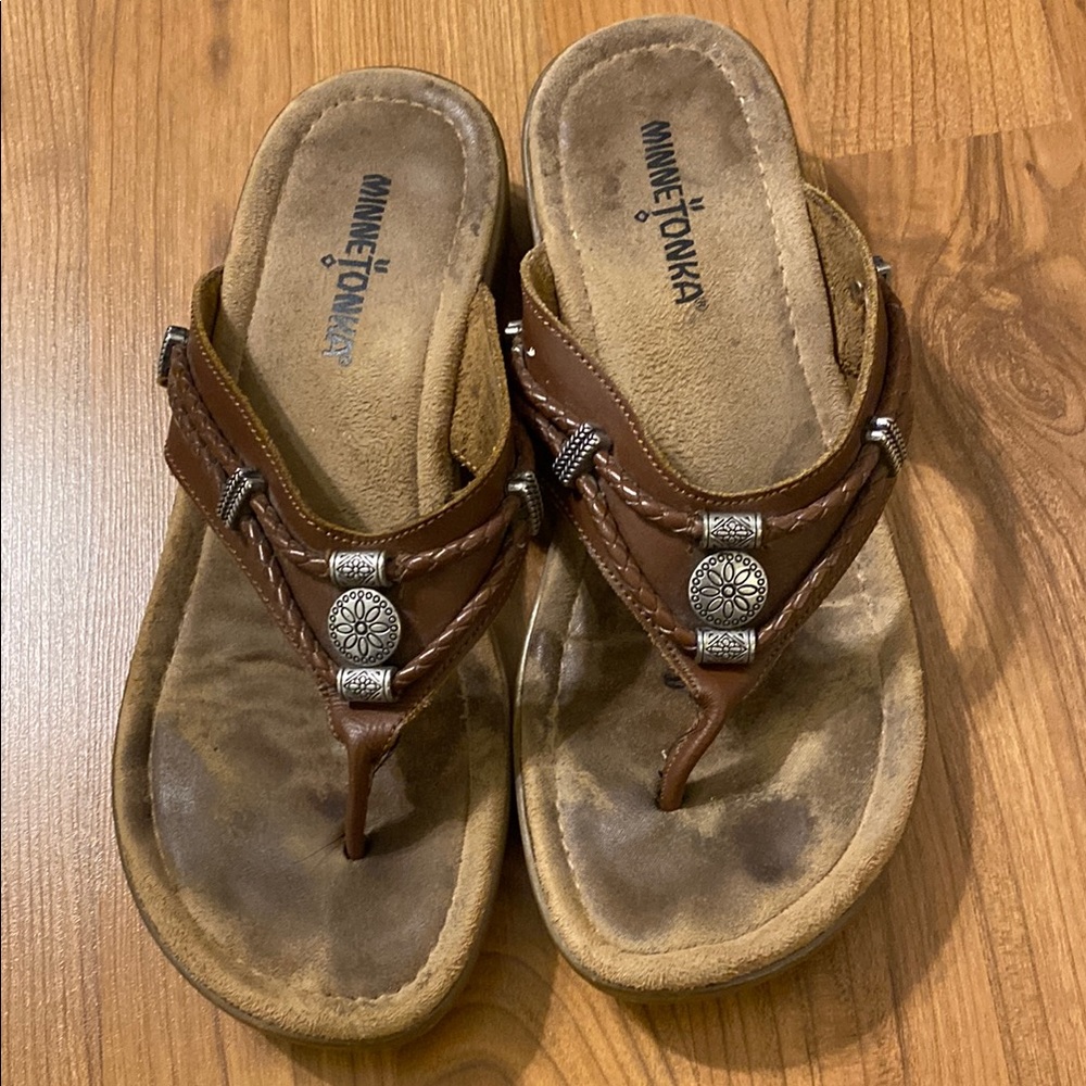 MINNETONKA Brown Leather Thong Sandals 7